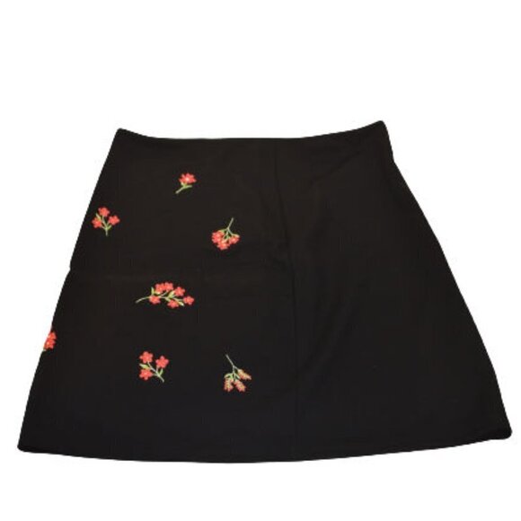 Shein Curve Black W Embroided Flowers Floral Skirt Size: 1XL - Picture 1 of 2